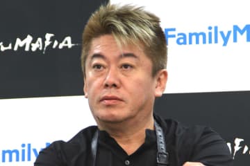 堀江貴文氏、エスカレーターでの光景に「なんでこんなうんこな並び方しかできないんだろ」　フォロワーも「同感です」