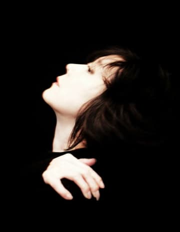 「中森明菜の好きな曲」ランキング、『DESIRE-情熱-』を抑えた「メリハリが見事」な60万枚超えヒット曲は【トップ3】