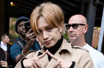 中島健人、QuizKnockの伊沢拓司と息ぴったりショット⇨コラボ動画での“クイズ対決”に反響続々