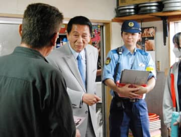 詐欺電話、国際番号から急増　杉良太郎さんが千葉市の住宅訪問、注意呼び掛け　「着信ブロック活用を」