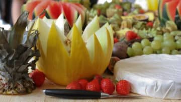 トロピカルステーキにロコモコ♪期間限定でハワイアングルメがずらり並ぶ【Family Summer Dinner Buffet】