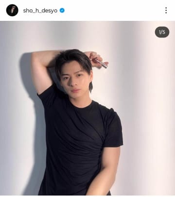 平野紫耀、白Tからのぞく腕にファン大興奮　「かわいいお顔してムッキムキ」「きゃぁ～」