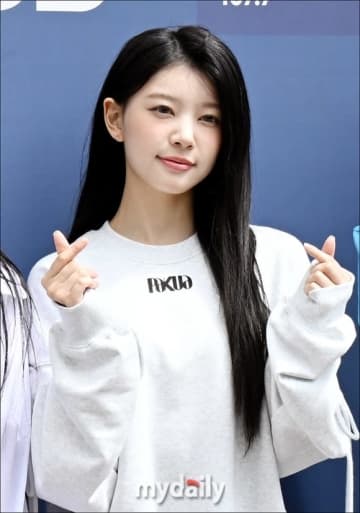 ILLIT モカ、指の怪我で病院へ「ステージでは腕の動きを最小限に」