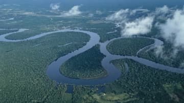 武装集団がアマゾン観光船乗っ取り、全員拉致して銀行口座から送金強要　ペルー