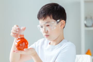 【参加無料】今週末のお出かけに♪色水あそびにガラス細工見学など【大津市科学館イベントまとめ】