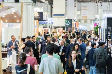 ヴィネクスポ・アジア2025 ロードショーレポート ―アジア4大都市をまたぐ業界の変遷を追う!― シンガポール、バンコク、クアラルンプール、上海で開催された「ヴィネクスポ・アジア 2025ロードショー」では、変動する関税や進化する貿易規制から、消費者の嗜好の変化や新市場の出現まで、業界の専門家たちが様々な業界動向を発表しました。