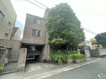 ヴァンセット払方 3階｜「市ヶ谷」駅徒歩7分。専有面積180㎡超、30帖超のLDK。フロア1住戸。4面採光で陽当たり良好な4LDK。平置き専用駐車場付き