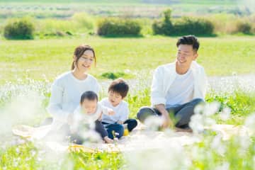 孫が生まれました。教育費を援助してあげたいのですが「私立小」～「私立大」まで通わせるのに総額いくらかかりますか？