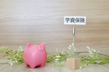 ママ友はみんな「月1～2万円」の学資保険に入ってるそうです。うちは「児童手当」を貯金してるだけですが、これでは足りないですか？「200万円」ほど貯まるなら十分でしょうか？