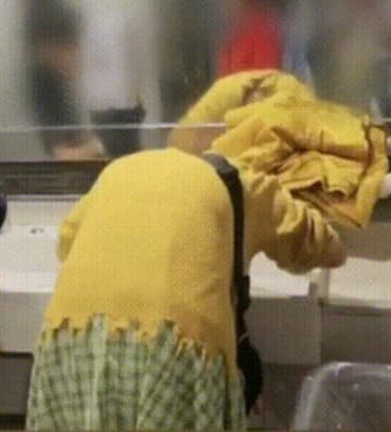 韓国の空港のトイレで…ハンドソープで髪を洗う女性が物議を醸す＝韓国
