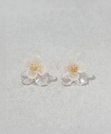 【3COINS】春夏コーデにぴったり♡「フラワーピアス」