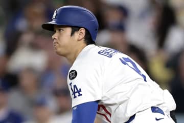 ドジャースが２連勝、CY賞投手バーンズからT・ヘルナンデスが逆転３ラン！ 大谷翔平は４打数無安打・２三振