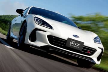 スバル、『BRZ』の一部改良モデルを発表。ボクサーエンジンの点火系回路を変更