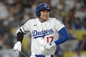 【危機一髪】大谷翔平もビックリ！自身の鋭い打球が警備員を襲う　パイプ椅子を片手に飛びのいた警備員も苦笑い