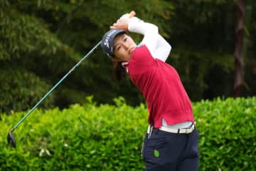 ＜速報＞浜崎未来が首位　ルーキー・中村心は3差追走