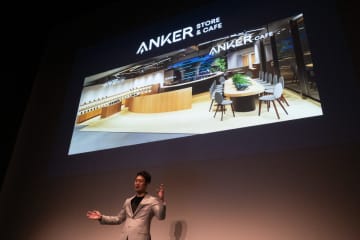 Ankerがカフェ参入、全席が“急速充電”対応。ストア併設で汐留に5/24オープン