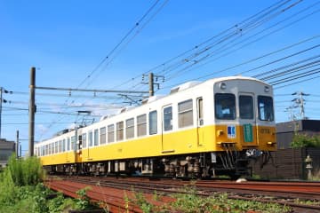 車齢68年にもなる”ことでん1070形”が引退、導入当時のファンタンゴレッド塗装に復刻し期間限定運行（香川県 高松市）