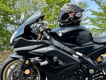 コンパクトなポジションが高い一体感を生む GSX-R1000【みんなのバイク】