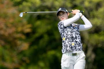 浜崎未来が単独首位発進　ルーキー・中村心は14位