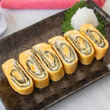 【卵焼きはもうこれしか作らない！】「お弁当に入れたらめっちゃ喜ばれた」家にあるもので作れるアレンジ卵焼きレシピ