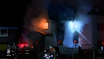 未明に“激しい炎”…2階建て住宅で火事　1人暮らしの70代男性がケガ　北海道・旭川市