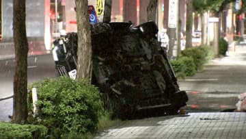 追突事故を起こした乗用車がガードパイプに衝突・横転…運転の19歳男性が死亡　スピード出た状態でコントロール失ったか　名古屋市中村区