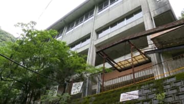 【独自】町民「怒りを感じる」　熊本豪雨の被災地で3年前に閉校した芦北町の海路小学校や元診療所が荒らされる…ガラス割られ水道の蛇口盗まれる