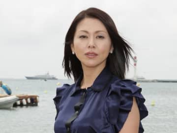 小泉今日子とベテラン俳優の“サシ飲み”2ショットに反響「ほろ酔い？」「なんて豪華」