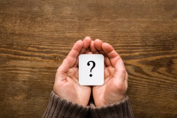 世帯年収「800万円」で妻は専業主婦。仕事がきついので「年収600万円」の会社に転職し、妻に年収200万円で働いてもらう予定です。将来の“夫婦の年金”が増えるそうですが、どれだけ増えますか？