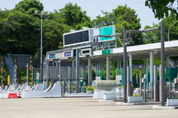 年に5回ほど、高速道路で「東京→名古屋」を往復！ 片道「7000円」ほどかかりますが、ETCありだと安くなると聞きました。ただ“取り付け価格”も考えると、ETCなしのほうが安く済むでしょうか？