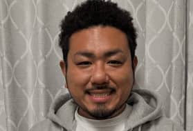 「服一式忘れたけど…」鬼越トマホーク金ちゃん、まさかの格好でゴルフデビュー　異色のゴルフスタイルに反響
