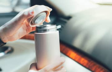 水筒に『絶対入れてはいけない』飲み物７選…爆発、腐敗、サビのリスクも