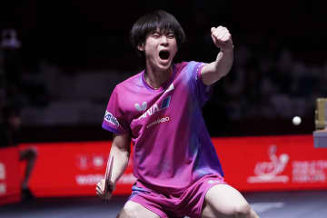 戸上隼輔 メダル獲得王手！世界10位スロベニアのエースとの死闘を制してベスト8進出【世界卓球】