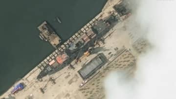 北朝鮮の新造駆逐艦、進水失敗し損傷　式典出席の金総書記が激怒