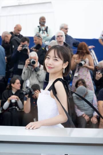 齊藤京子、映画初主演にしてカンヌに！「一生に一度の思い出」　『恋愛裁判』フォトコールに登場