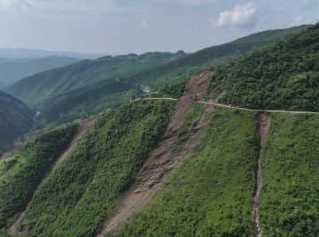 中国貴州省果瓦郷の地滑り、2人死亡