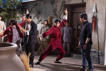 生田斗真がカンフー技「門寿斗拳」披露！