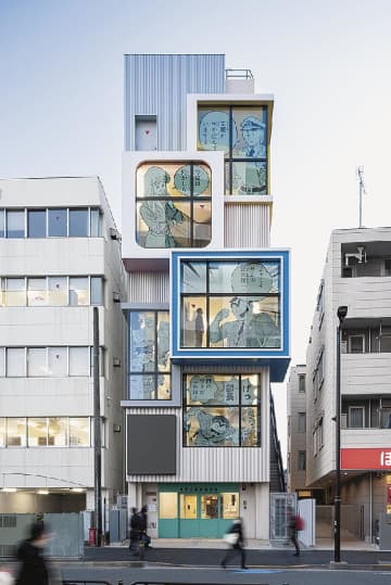 建築へ／こち亀記念館（東京都葛飾区）開館、漫画の世界が現実の建築空間に