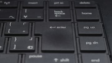 大手なのに「PCなし、スマホ自腹」は序の口！ Excel2003も現役で…… 元社員も驚愕した不動産会社のトンデモIT環境