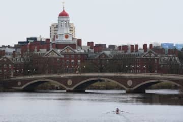 米政権、ハーバード大の留学生受け入れ資格停止　在学生には転学要求