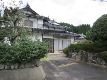 眺望のよい高台に立つ2階建て。田畑や山林付き【岡山県津山市】自然、歴史文化、便利さが融合した「ちょうどええ」城下町