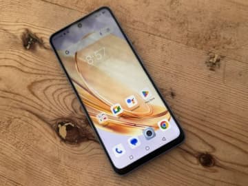 輝く炎のような美麗スマホ「Blackview SHARK 9」を試す　激安2万円台で性能は？