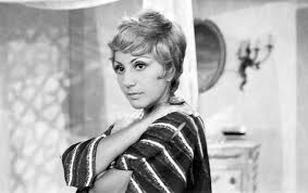 女優ドリーニャ・ドゥヴァル死去