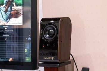 クリプトン、木目調パネルでデスクトップに馴染む小型アクティブスピーカー「KS-11GN」