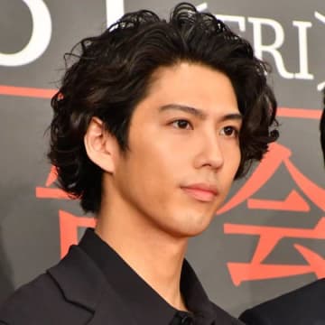 賀来賢人、輝きに自信がある！？瞬間を明かす「月に1、2回カッ！って」「見せたい」