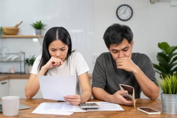 電気料金の口座振替ができておらず「滞納」してしまいました。未払い期間がどのくらいになると「電気が止まる」のでしょうか？