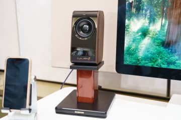 クリプトン、卓上“箱庭オーディオ”向けに、小型オーディオアクセサリ開発中。効果を体験してみた