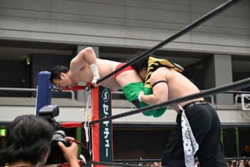 【新日本】『BOSJ』MAOが田口隆祐との“運命の一戦”を制す！田口「本物の変態がいた、本当の自分に戻るわ」