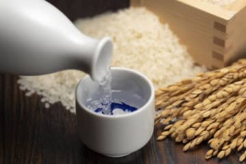 日本酒市場、食品とのクロスMDを強化し、日本酒とのタッチポイントを増やす