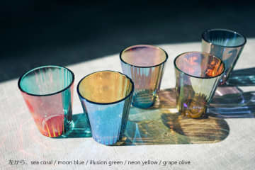 光と色がゆらめくグラス illumiiro／イルミーロ『illumiiro yura glass（ユラグラス）』